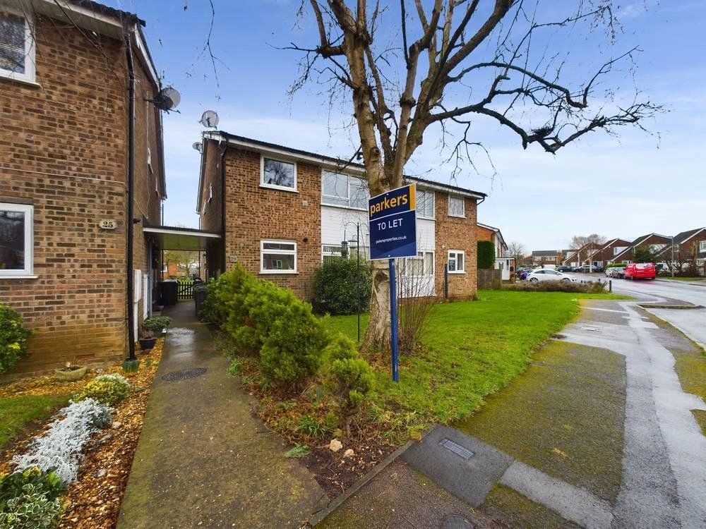 2 bed to rent in Cromwell Avenue, Thame, Oxfordshire OX9, £