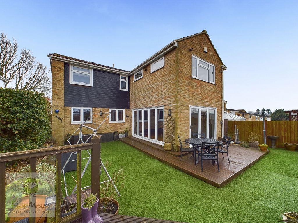 4 bed detached house for sale in Fountain Road, Strood, Rochester ME2