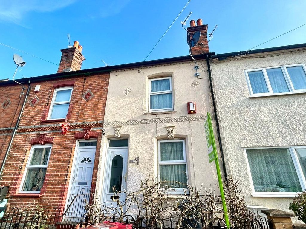 3 bed terraced house for sale in Elgar Road, Reading, Berkshire RG2