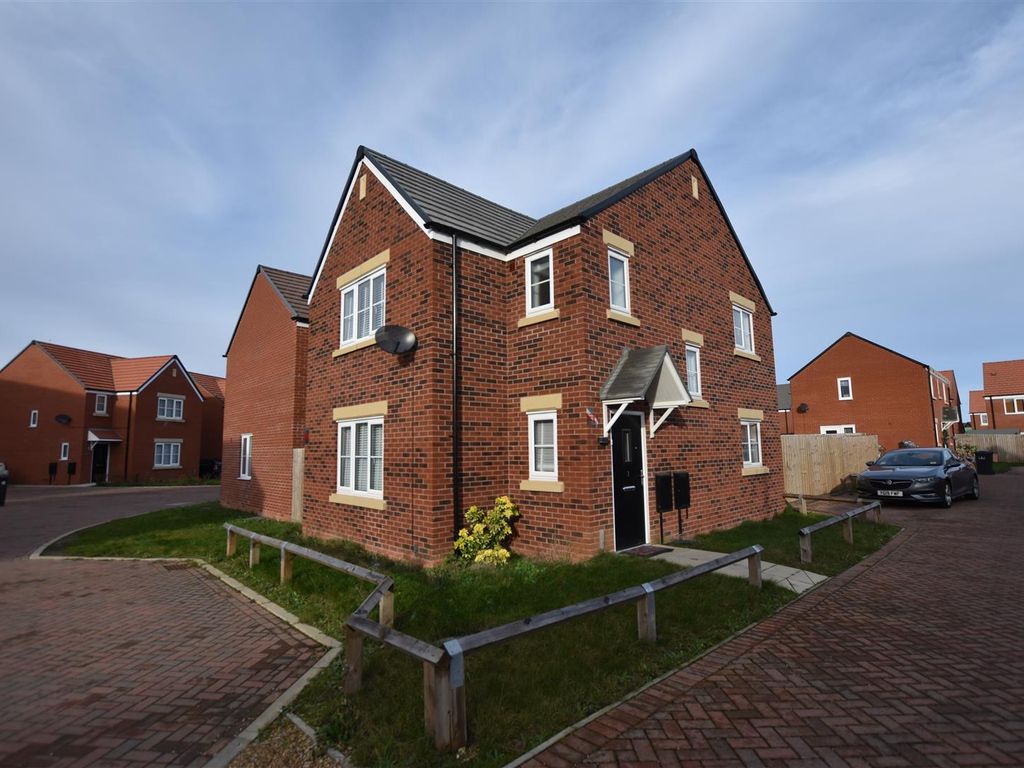 3 bed detached house for sale in Morton Close, Hampton Gardens