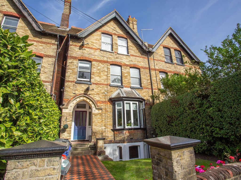 2 bed flat for sale in Old Dover Road, Canterbury CT1, £200,000 Zoopla
