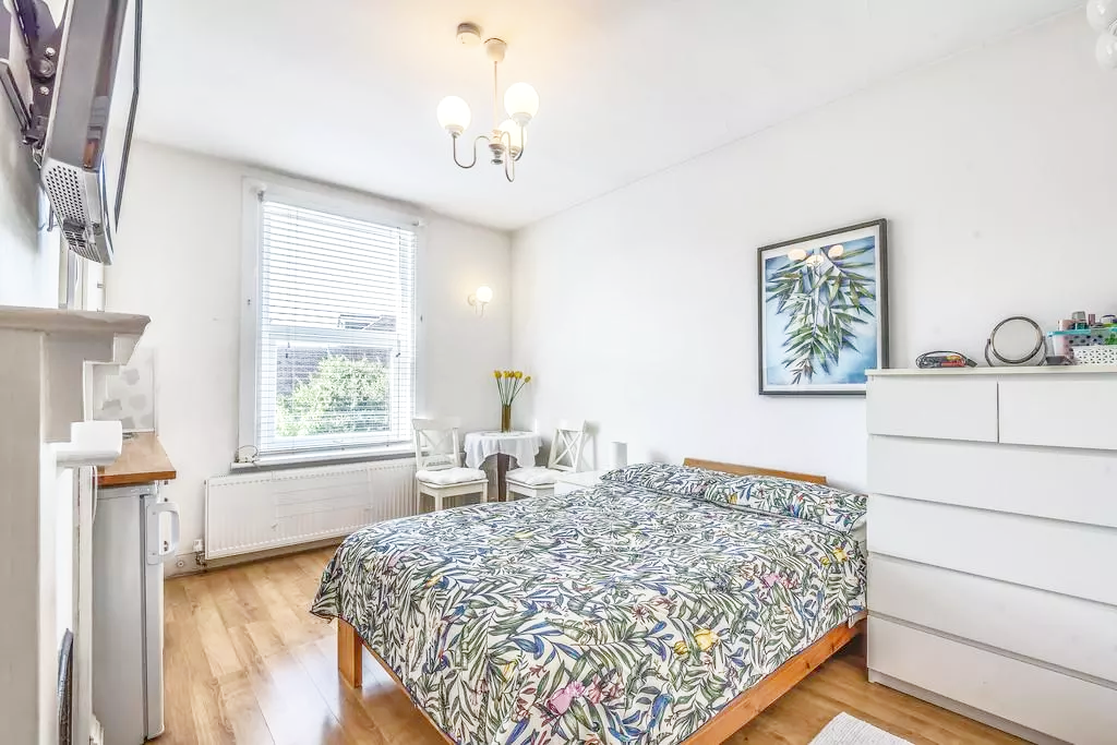 Room to rent in St Andrew's Rd, Enfield EN1 Zoopla