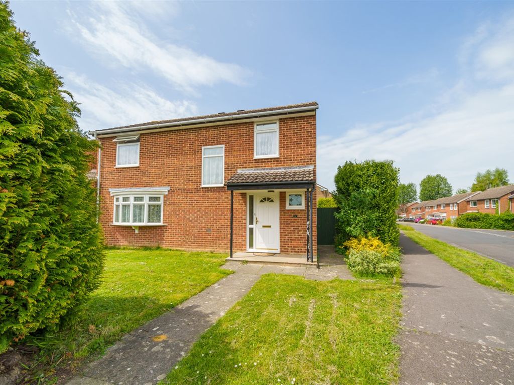 4 bed detached house for sale in 31 Thatchers Close, Horsham, West