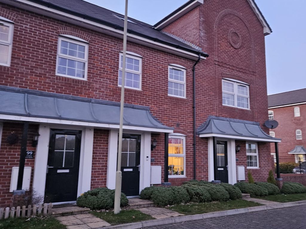 3 bed terraced house for sale in Ashton Gardens, Eastleigh SO50, £