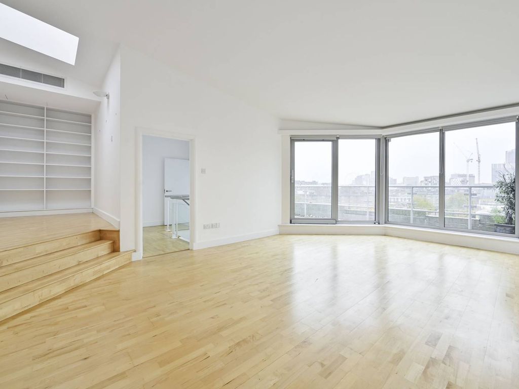 3 bed flat to rent in Borough High Street, London Bridge, London SE1, £