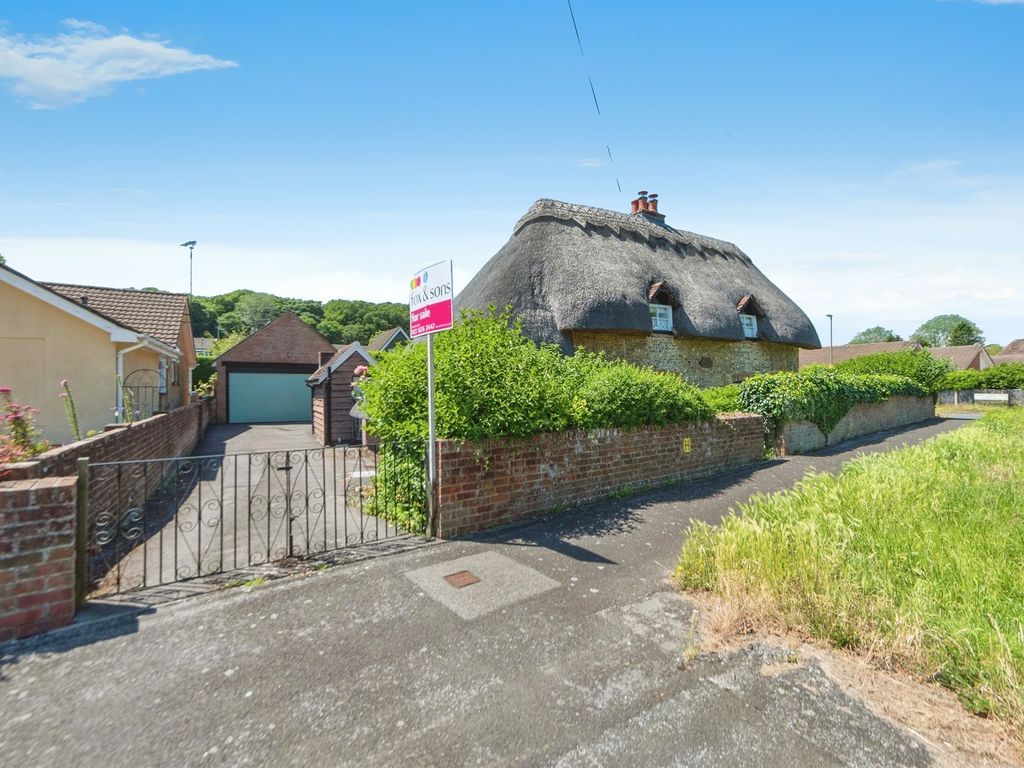 3 bed detached house for sale in Lovedean Lane, Waterlooville PO8, £635,000 Zoopla