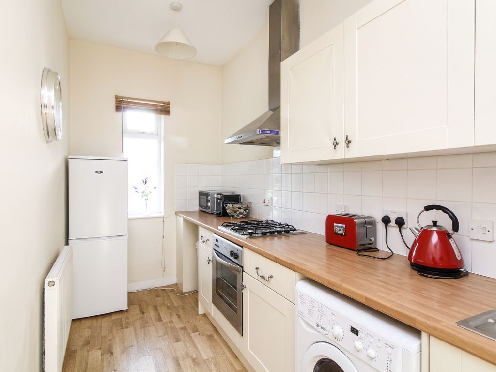 2 bed flat to rent in Victoria Square, Droitwich WR9, £695 pcm Zoopla