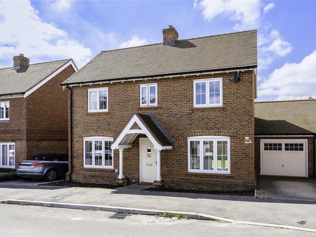 3 bed detached house for sale in Hayton Crescent, Tadworth KT20 Zoopla