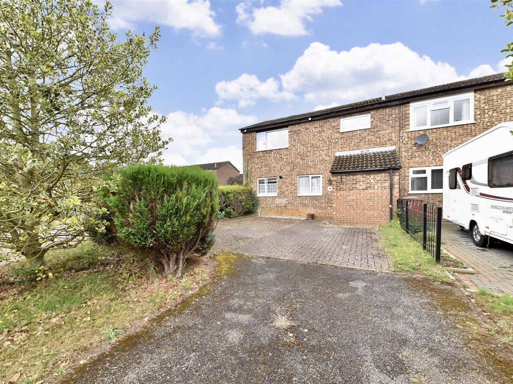 3 bed end terrace house for sale in Stirling Close, Stevenage SG2, £