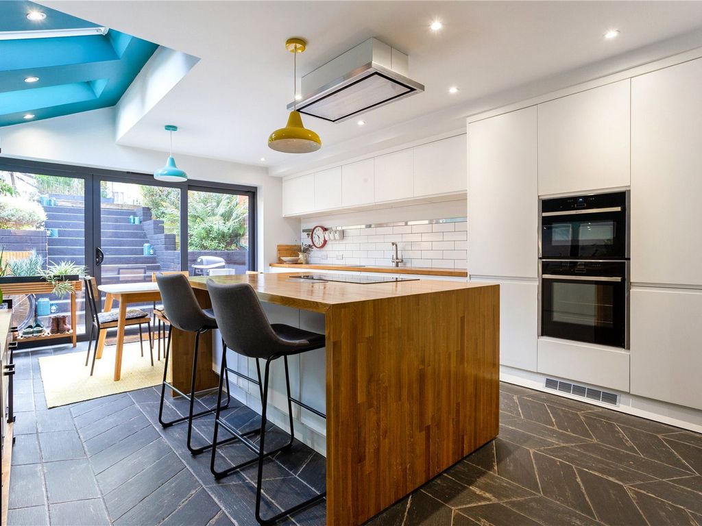 2 bed end terrace house for sale in Water Lane, Winchester, Hampshire