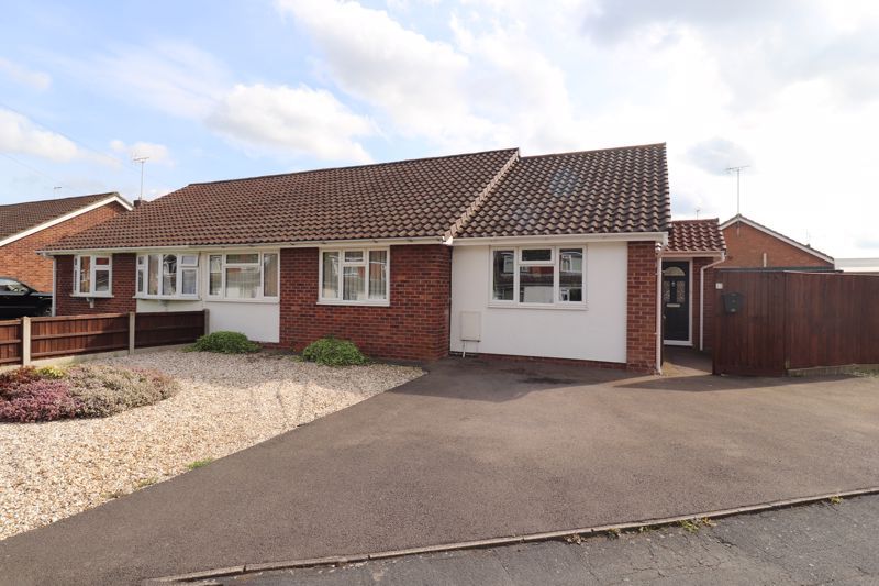 4 bed semidetached bungalow for sale in Gilpin Avenue, Hucclecote, Gloucester GL3, £375,000