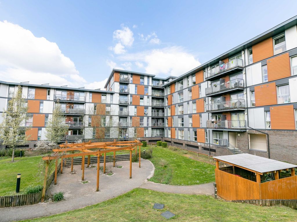 2 bed flat for sale in Commonwealth Drive, Page Court Commonwealth