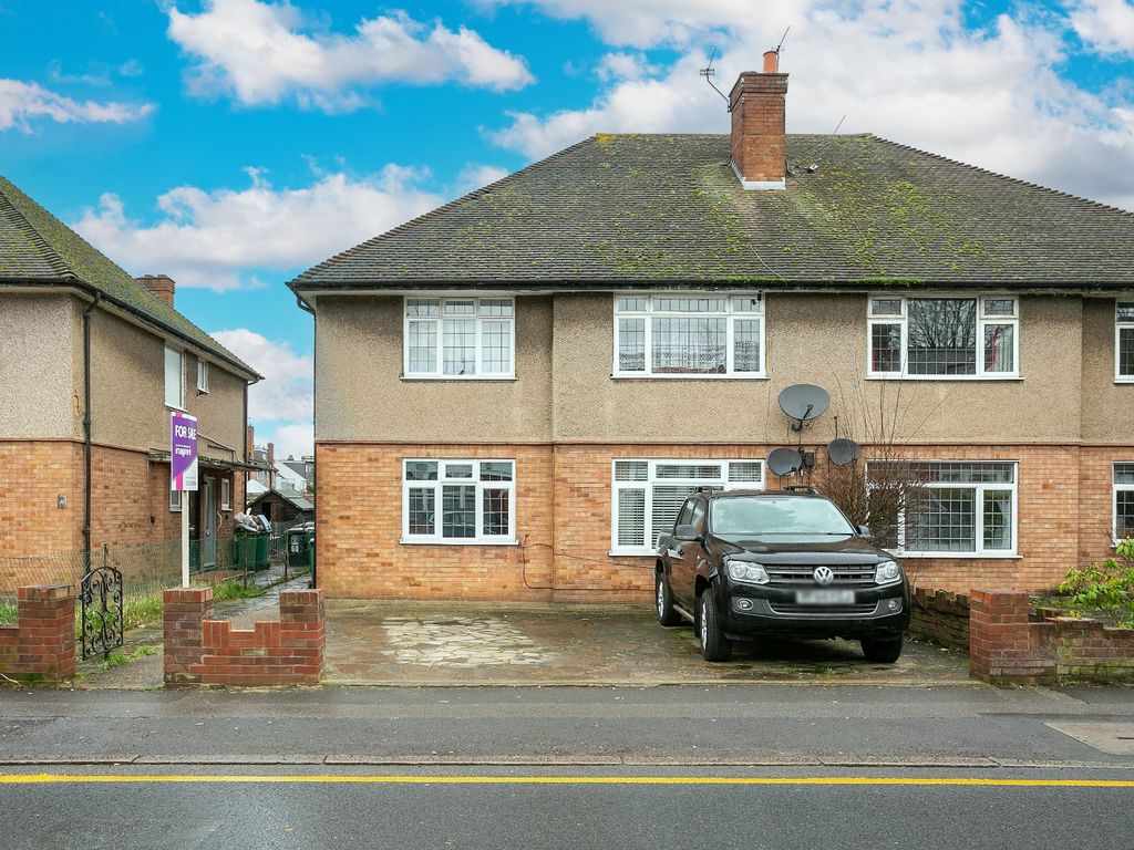 2 bed for sale in Whippendell Road, Watford, Hertfordshire