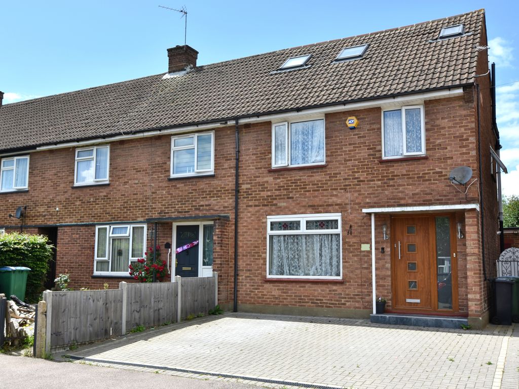 5 bed semidetached house for sale in Newhouse Crescent, Watford WD25