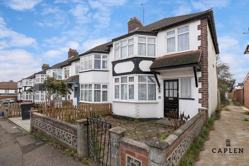 3 bed terraced house for sale in Kenilworth Gardens, Loughton IG10 Zoopla