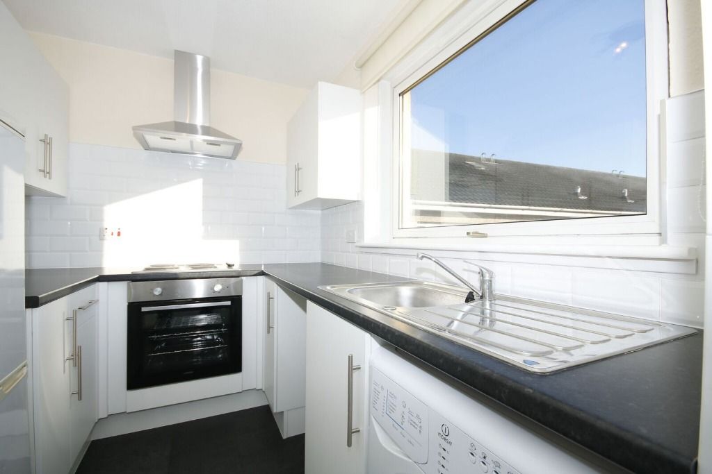 1 bed flat to rent in Dorchester Avenue, Kelvindale, Glasgow G12 Zoopla