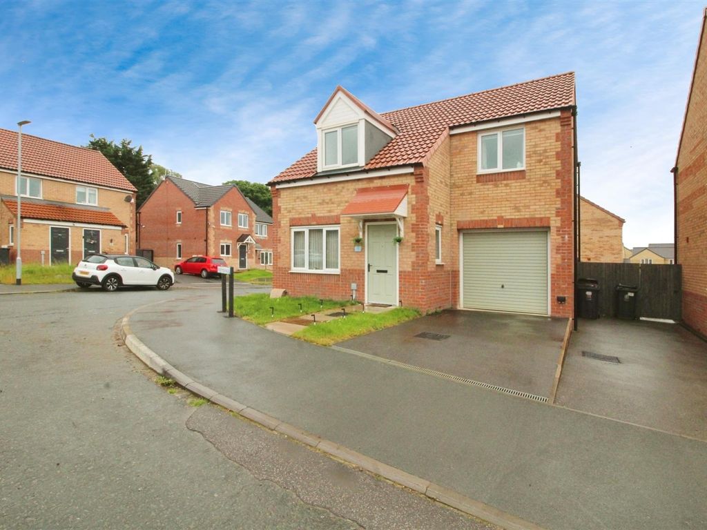 3 bed detached house for sale in Cherry Tree Place, Bradford BD2, £