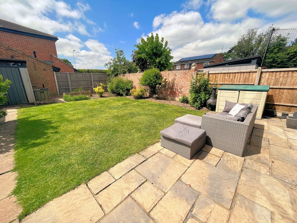 3 bed detached house for sale in Thamesdale, London Colney AL2, £