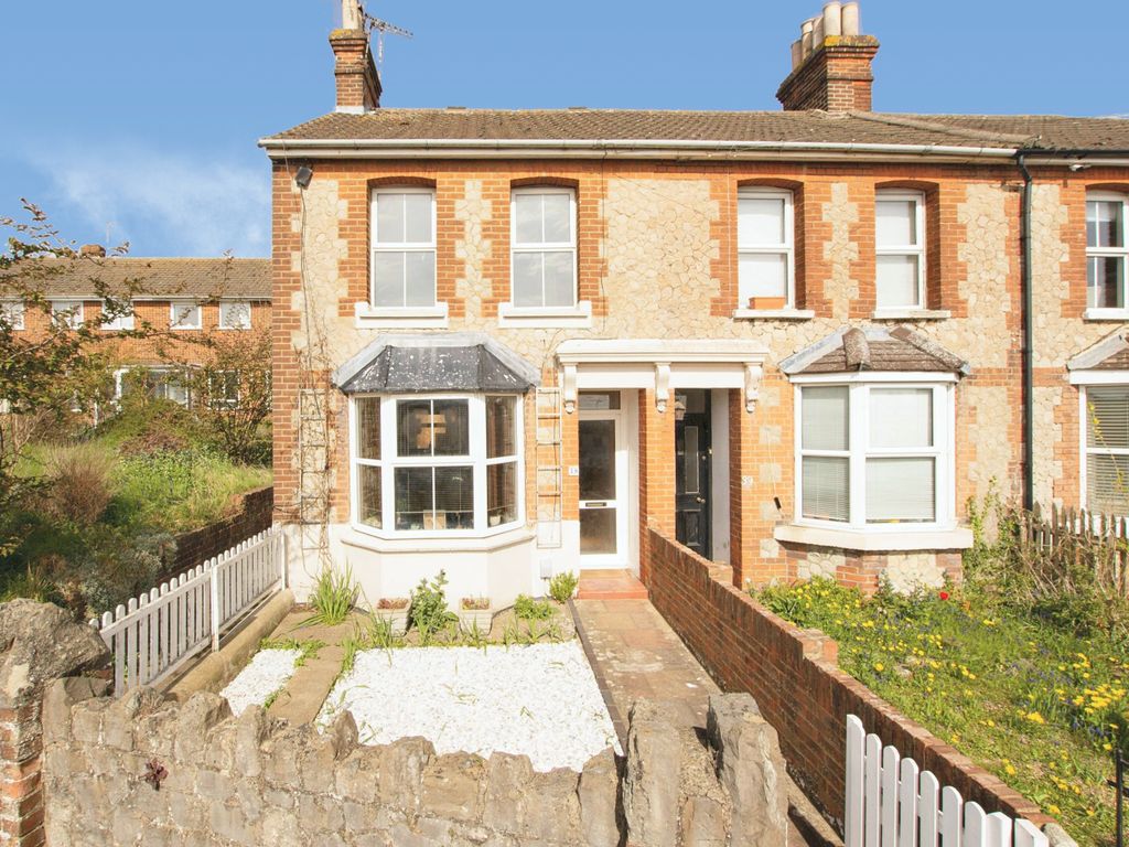 3 bed end terrace house for sale in Fant Lane, Maidstone, Kent ME16