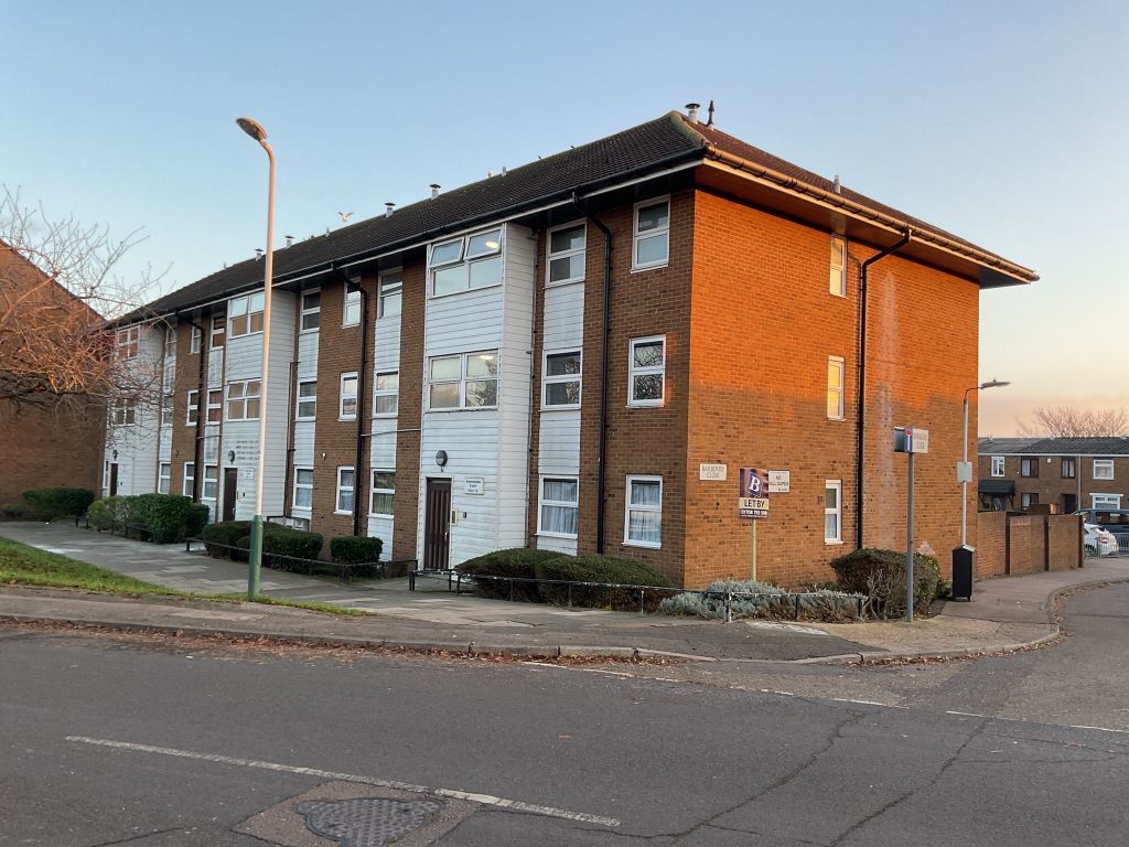 1 bed flat for sale in Myrtle Road, Harold Hill, Romford RM3, £200,000