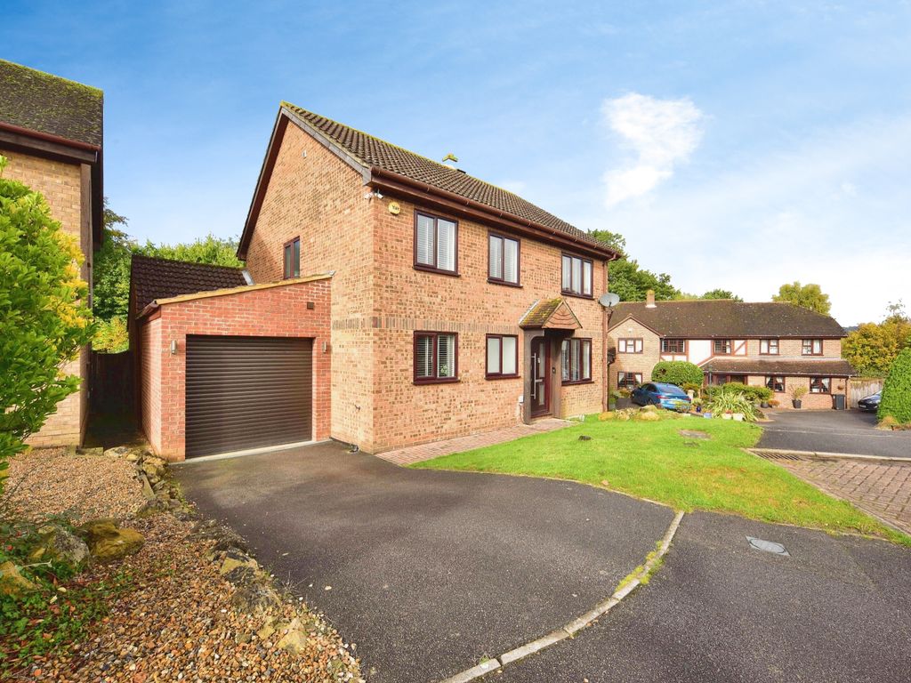 4 bed detached house for sale in Henley Fields, Weavering, Maidstone, Kent ME14, £625,000 Zoopla
