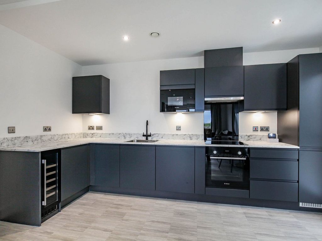 1 bed flat to rent in 56A Kew Bridge Road, Brentford TW8, £2,150 pcm Zoopla