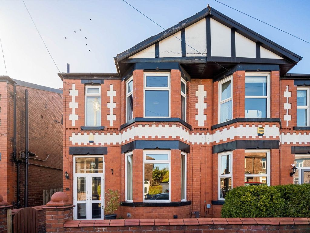 3 bed semidetached house for sale in Carlton Avenue, Romiley