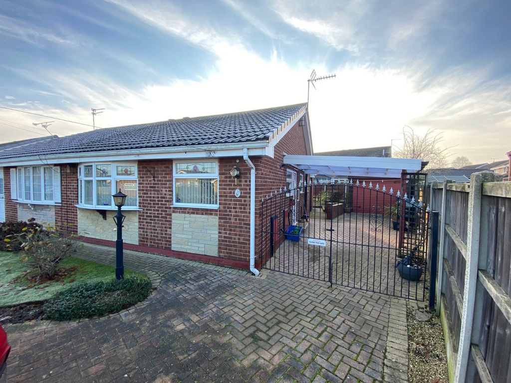 3 bed bungalow for sale in Walbank Road, Armthorpe, Doncaster, South