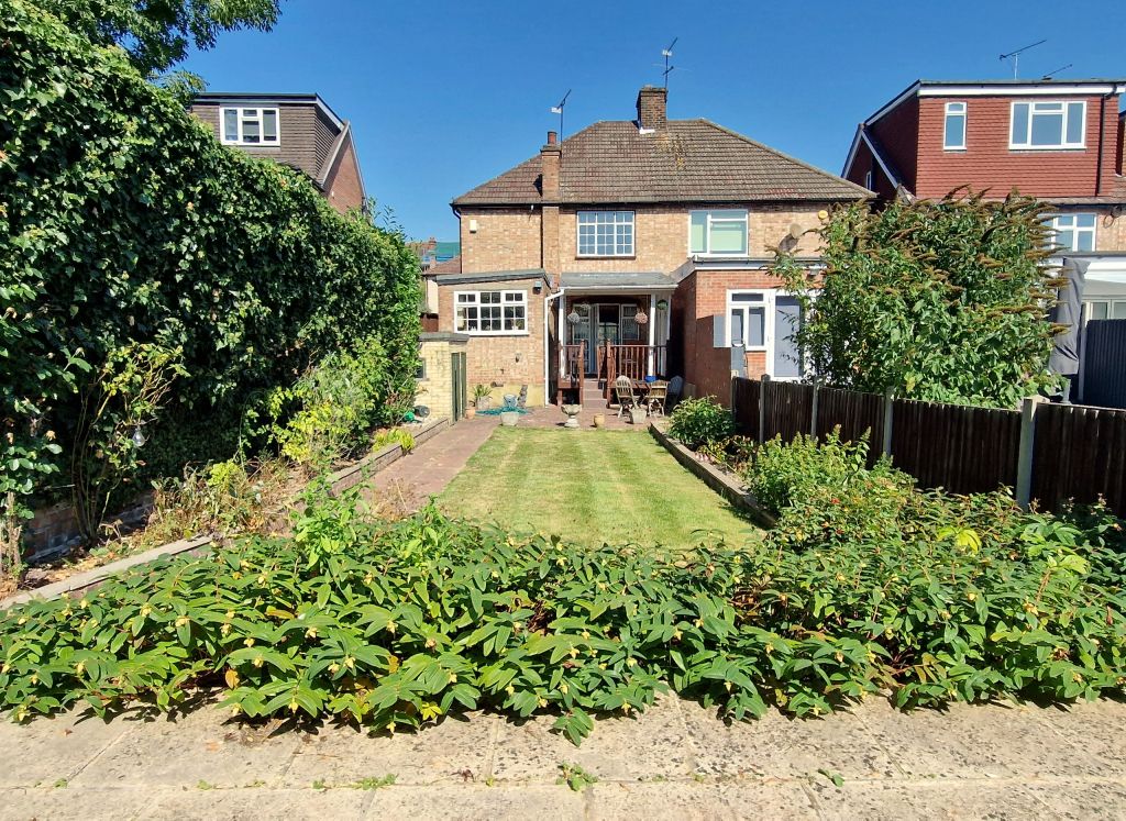 3 bed semidetached house for sale in Longmore Avenue, EN5, £