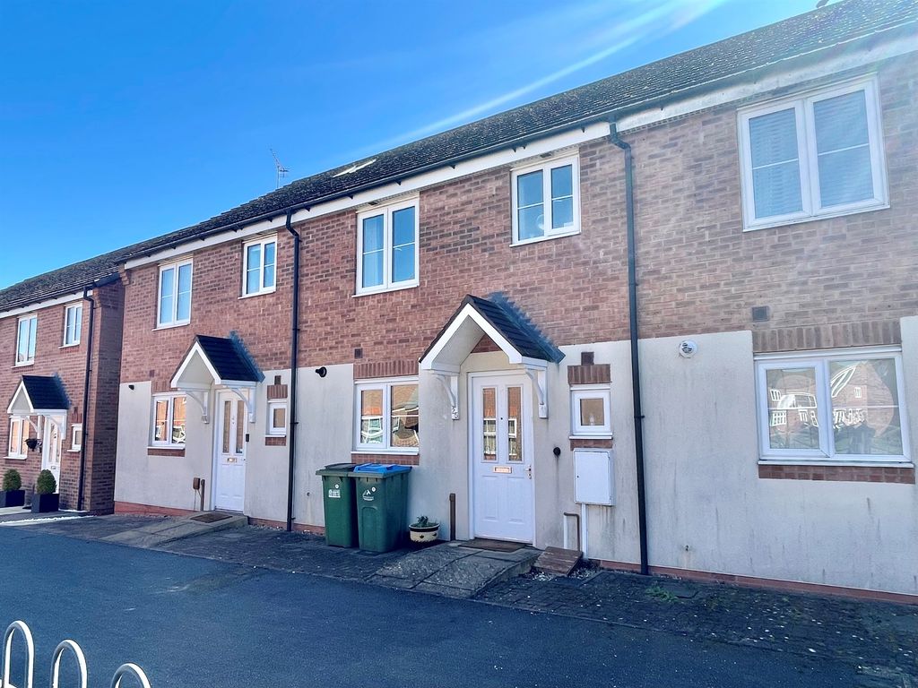 3 bed terraced house to rent in Madison Close, Bannerbrook Park, Tile