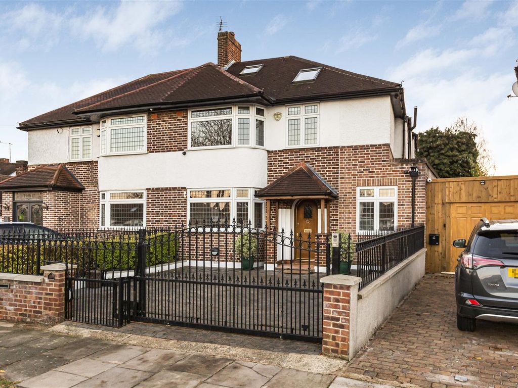 5 bed semidetached house for sale in Cranleigh Gardens, London N21, £