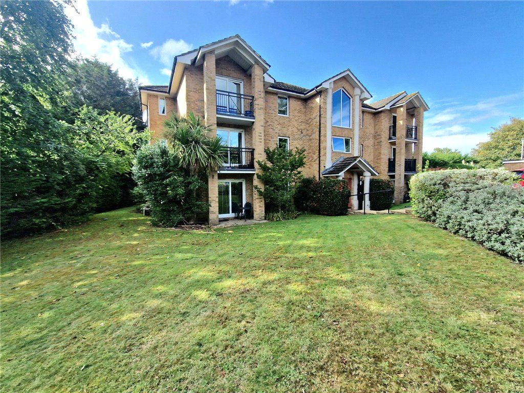 2 bed flat for sale in Stratford Court, Salisbury Road, Farnborough