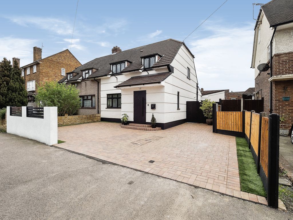 3 bed semidetached house for sale in Masefield Crescent, Romford RM3