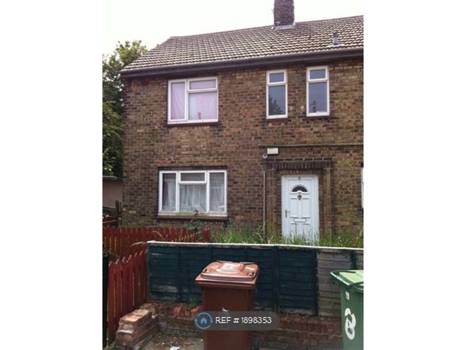 3 bed semidetached house to rent in Bonby Grove, Grimsby DN33, £600