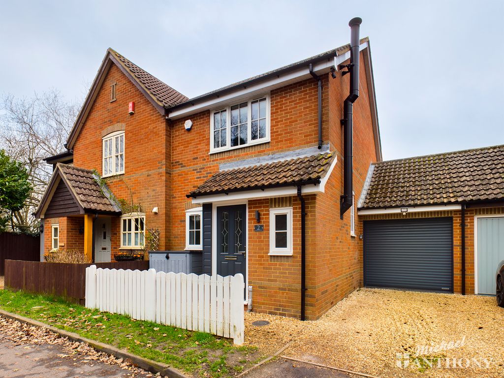 2 bed semidetached house to rent in The Meadows, Whitchurch, Aylesbury