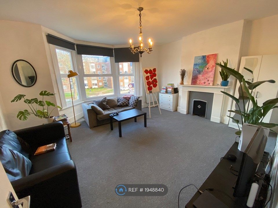 3 bed flat to rent in Bounds Green Road, London N11, £2,300 pcm Zoopla
