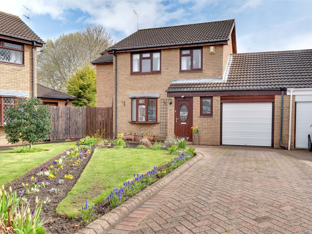 4 bed linkdetached house for sale in Stanton Close, Wardley NE10, £