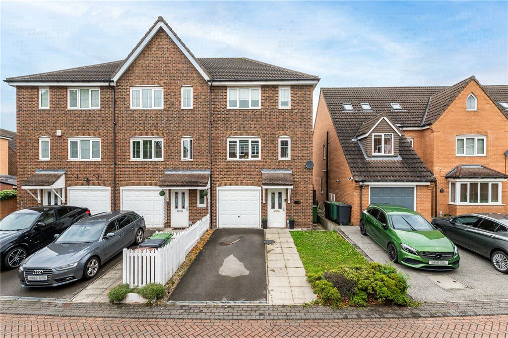 4 bed town house for sale in Woodland Drive, Middleton, Leeds, West Yorkshire LS10, £275,000