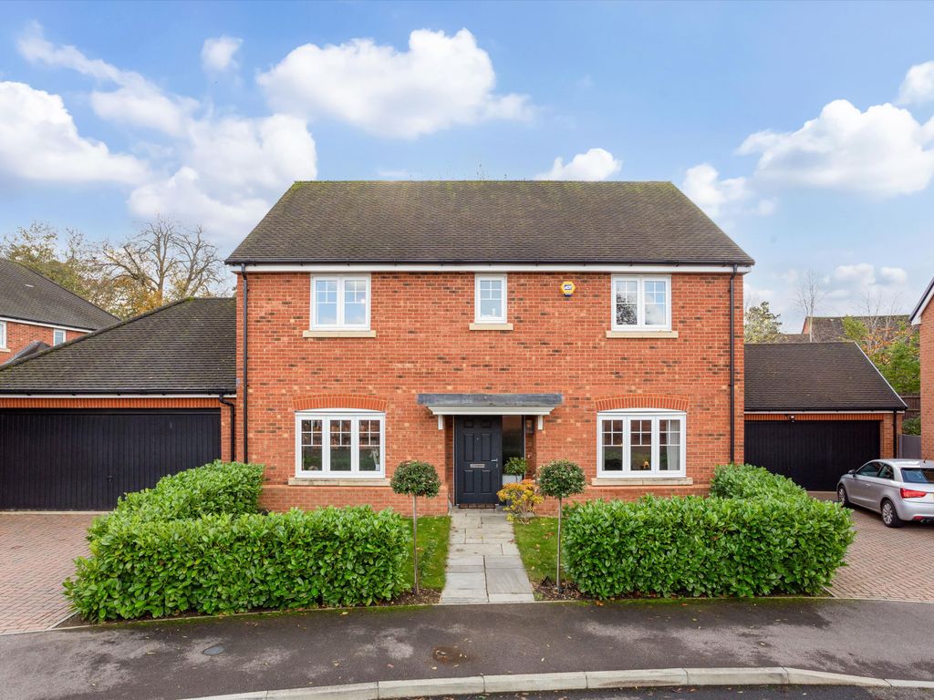 4 bed detached house for sale in Magna Carta Close, Odiham, Hook