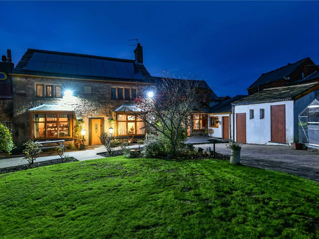 Cheetham Hill Road, Stalybridge SK15  