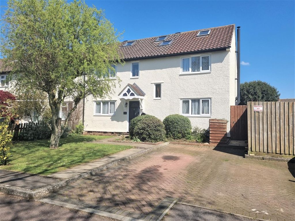 4 bed semidetached house for sale in Britannia Crescent, Lyneham