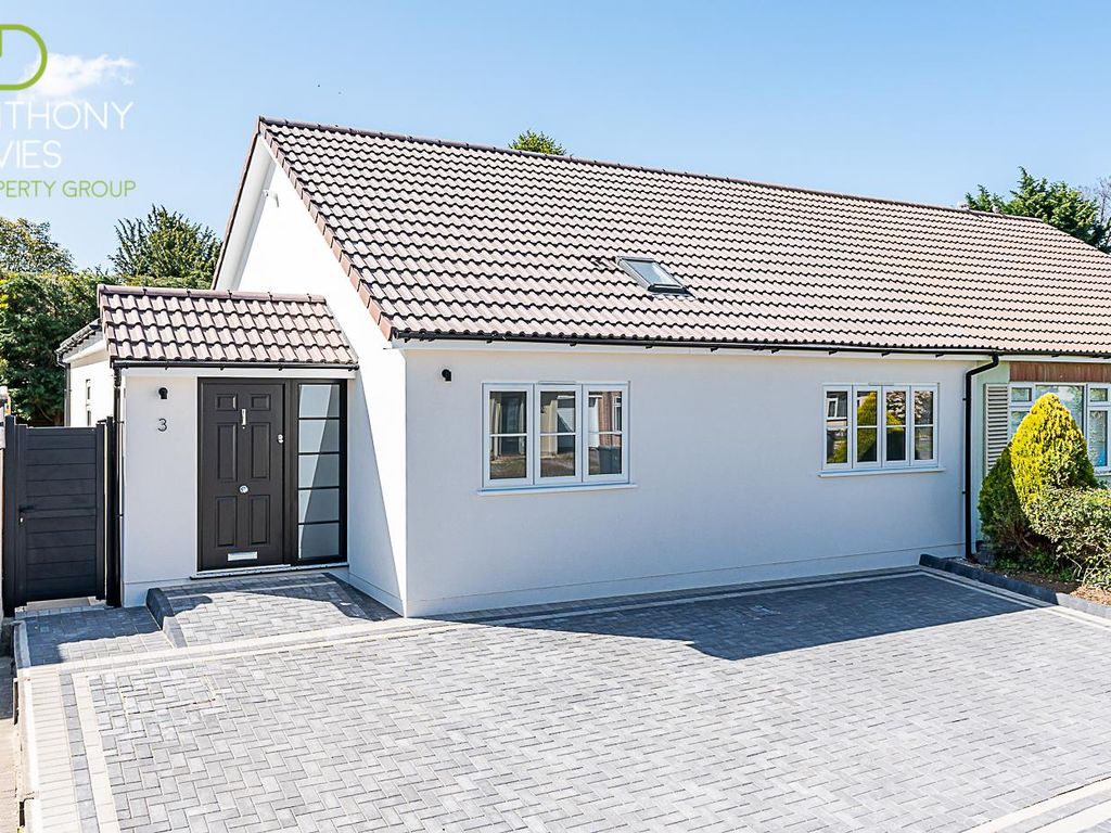 3 bed semidetached bungalow for sale in Vicarage Close, Standon, Ware