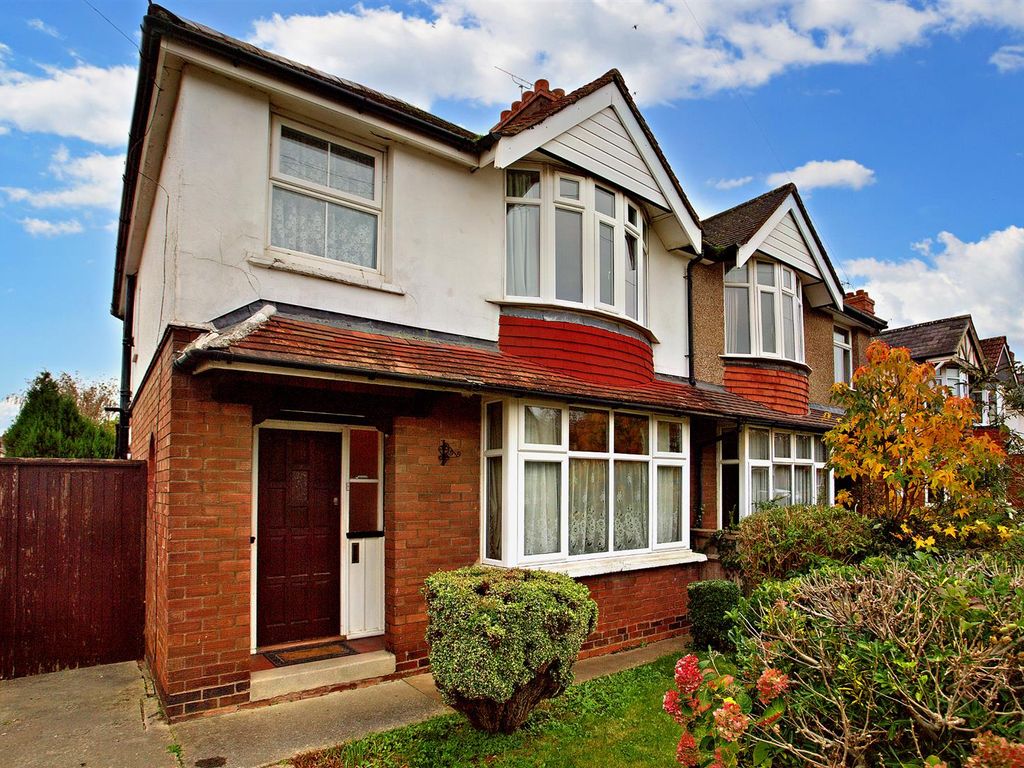 3 bed semidetached house for sale in Newark Road, Gloucester GL1, £