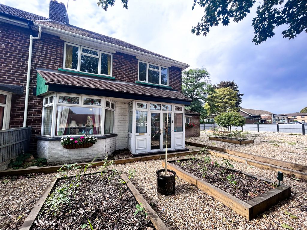 3 bed semidetached house for sale in Gloucester Avenue, Scunthorpe