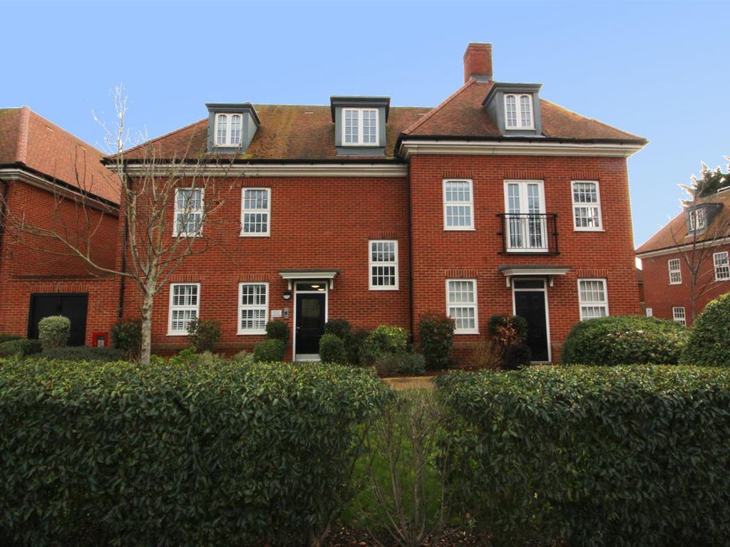 2 bed flat for sale in Road, Arkley, EN5, £475,000 Zoopla