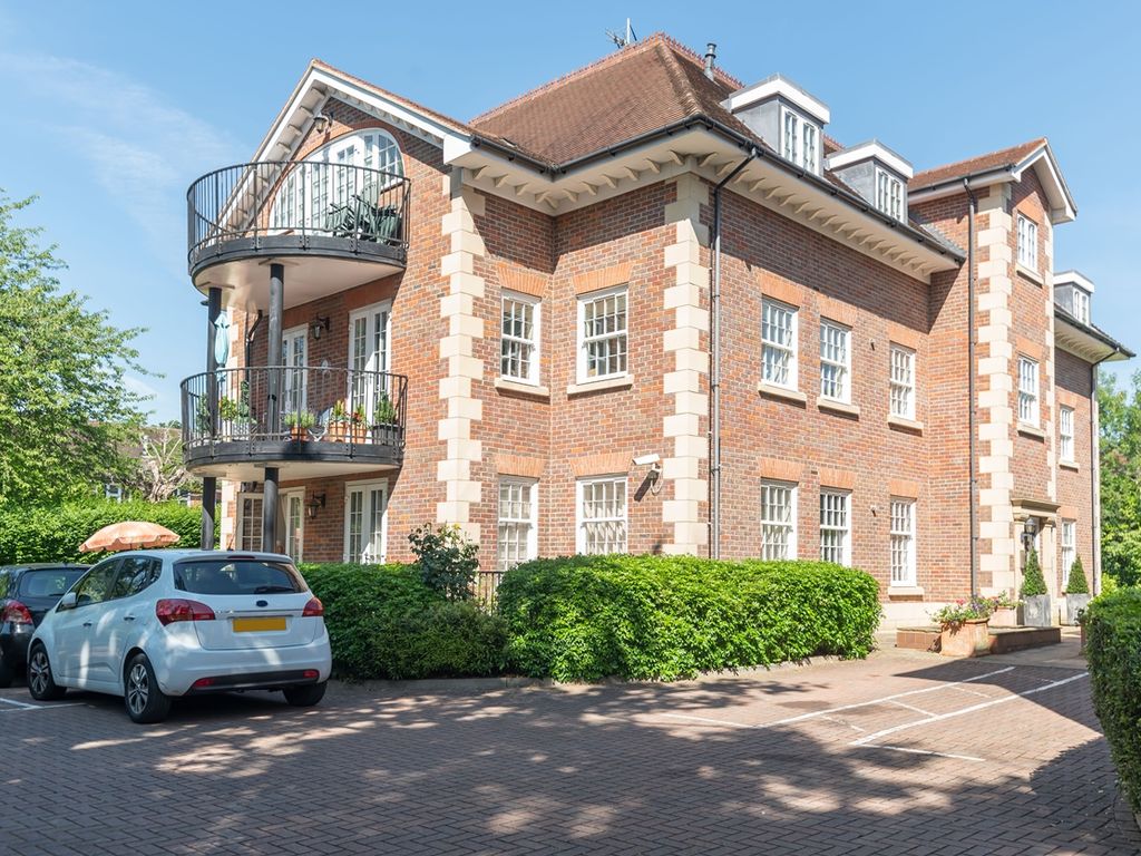 2 bed flat for sale in Uxbridge Road, Stanmore HA7, £725,000 Zoopla
