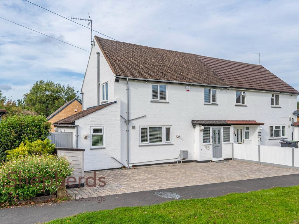 4 bed semidetached house for sale in Parkfields CM19 Zoopla