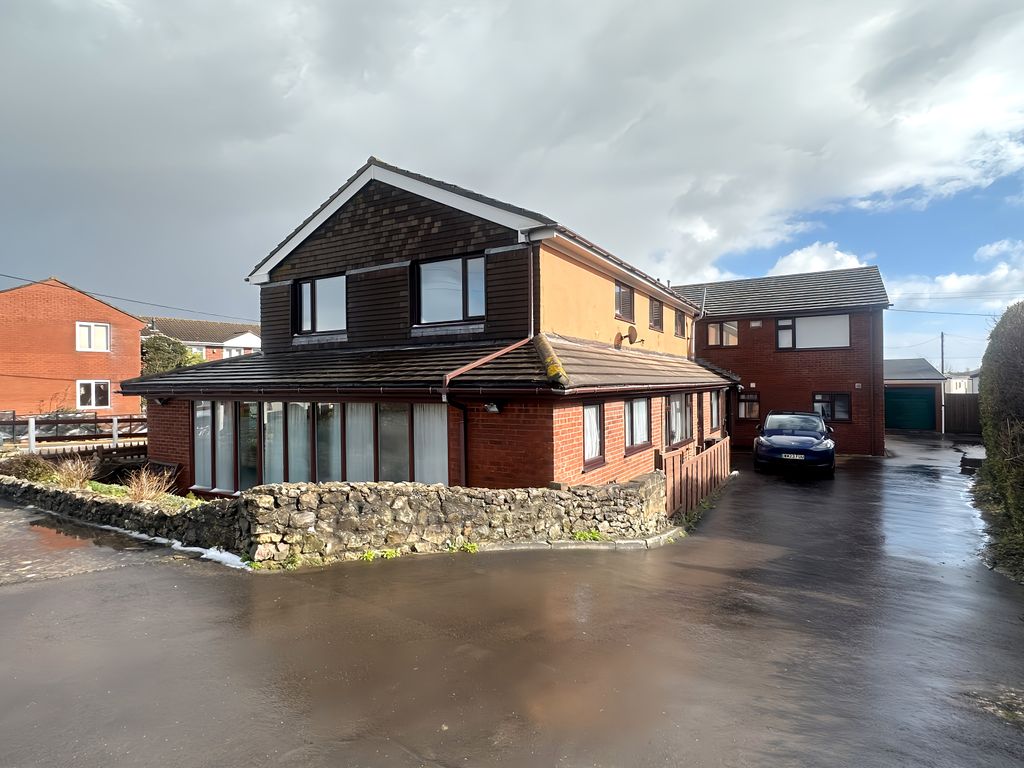 2 bed flat for sale in Beach Road, Kewstoke, WestonSuperMare BS22, £