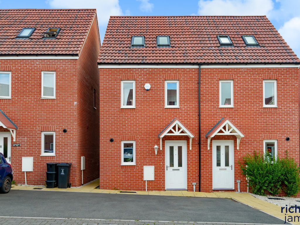 3 bed semidetached house for sale in Brickworth Place, Badbury Park