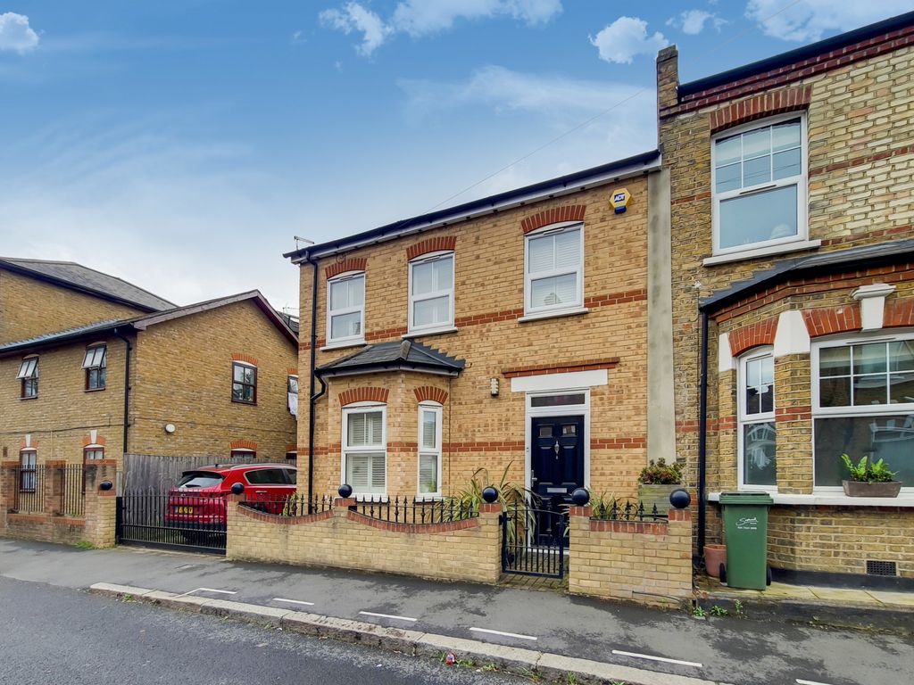 Holbeck Row, London SE15